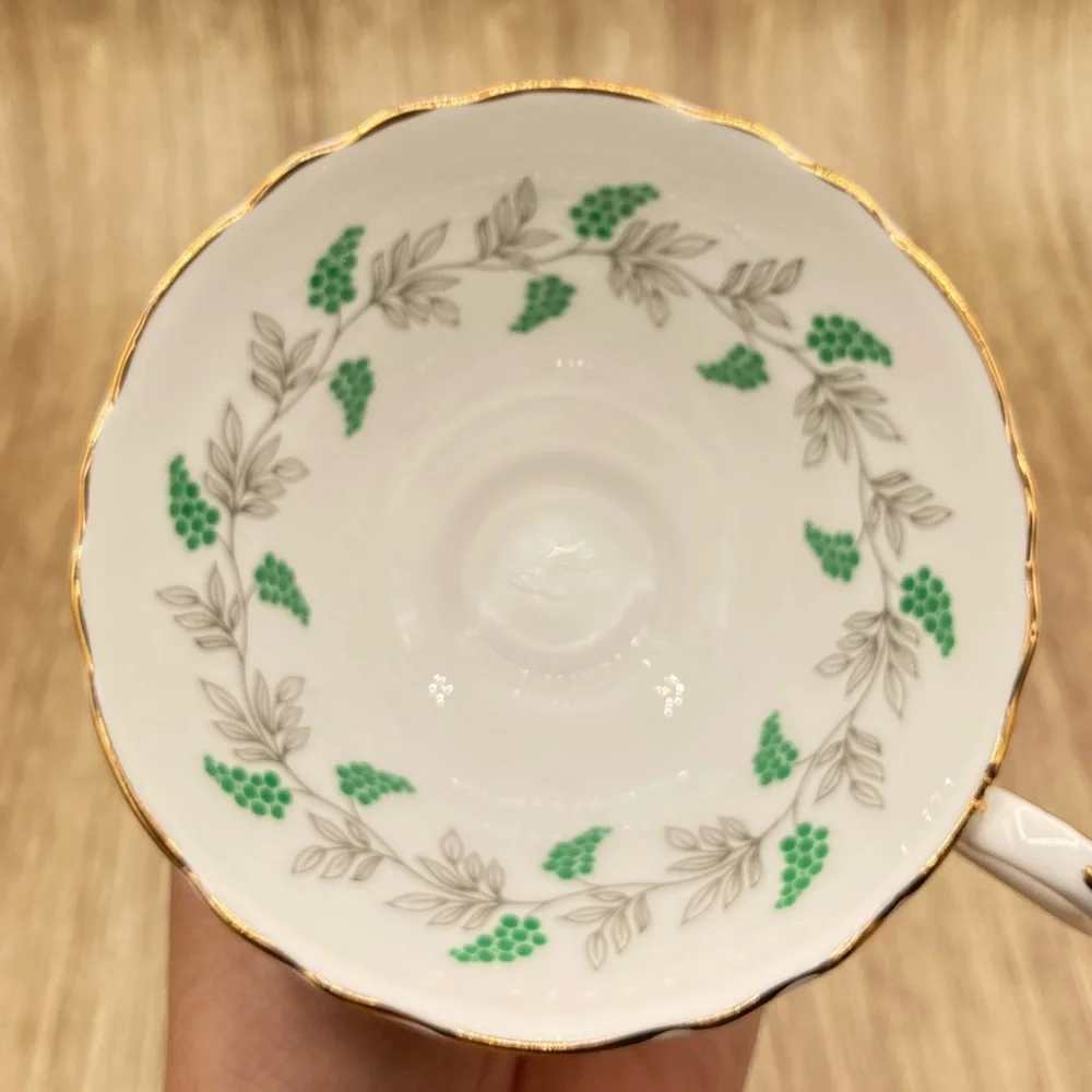 VINTAGE CROWN STAFFORDSHIRE fine bone china  mare England. - Picture 6 of 9